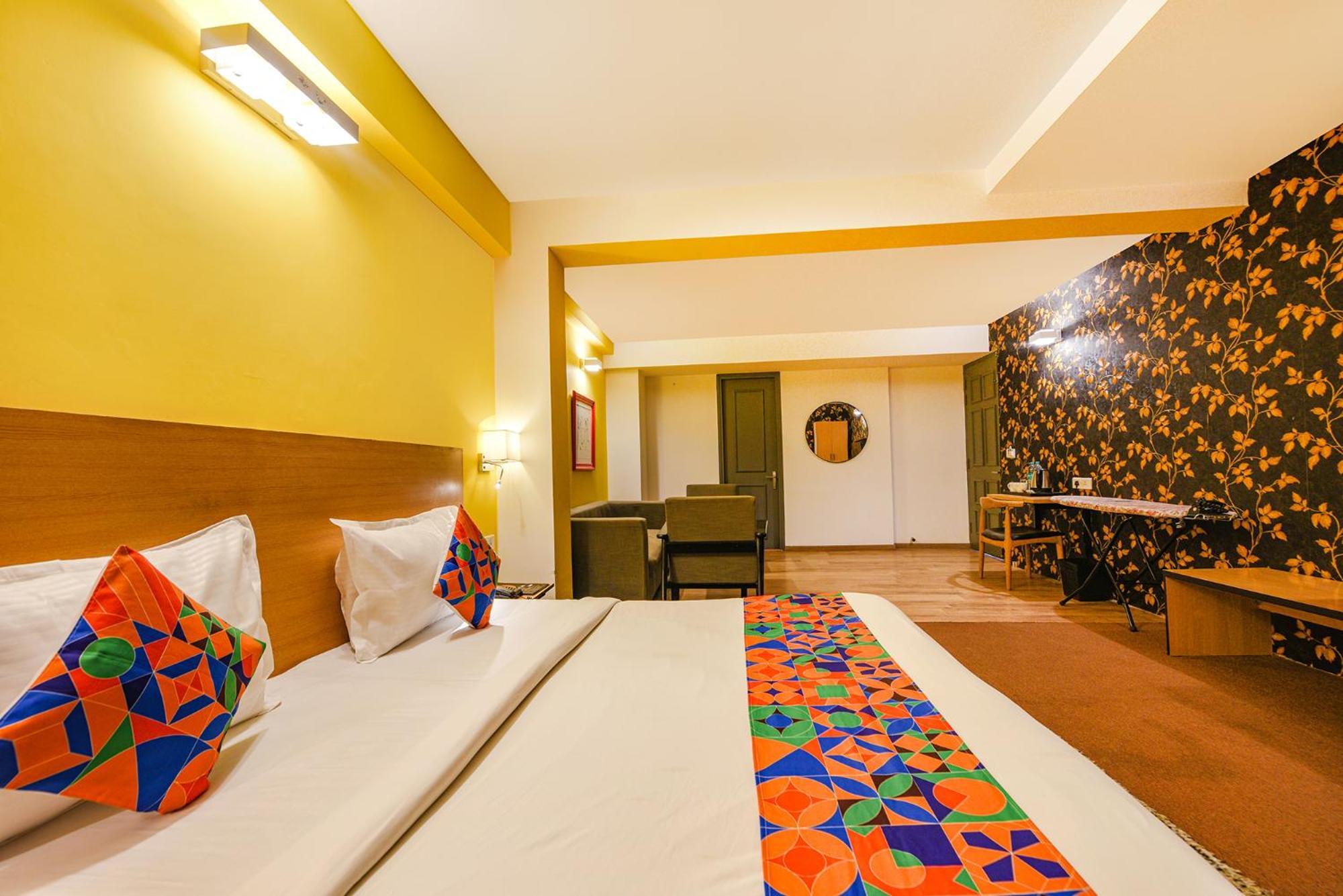 Fabhotel Old Meple Leaf Гургаон Экстерьер фото