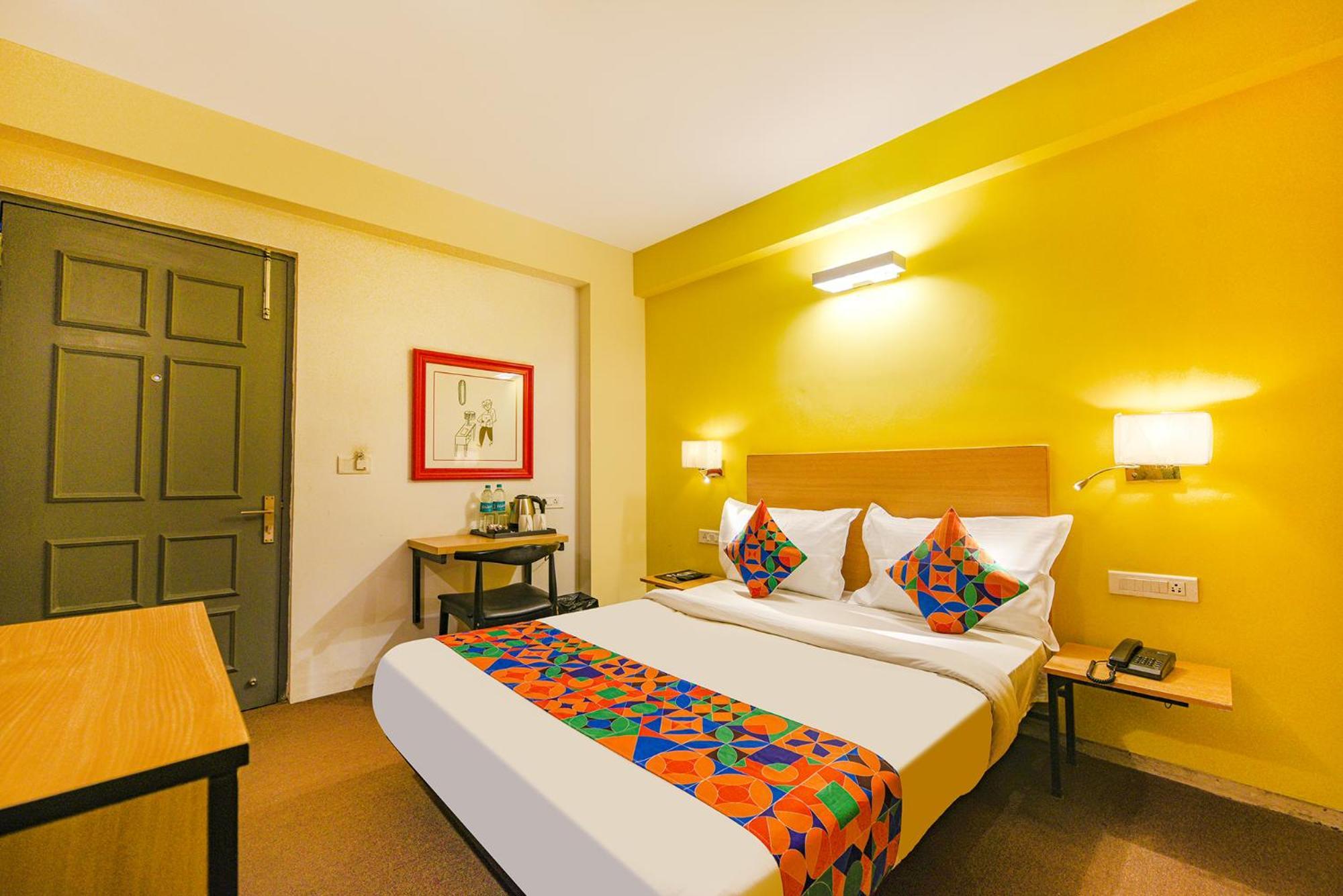 Fabhotel Old Meple Leaf Гургаон Экстерьер фото