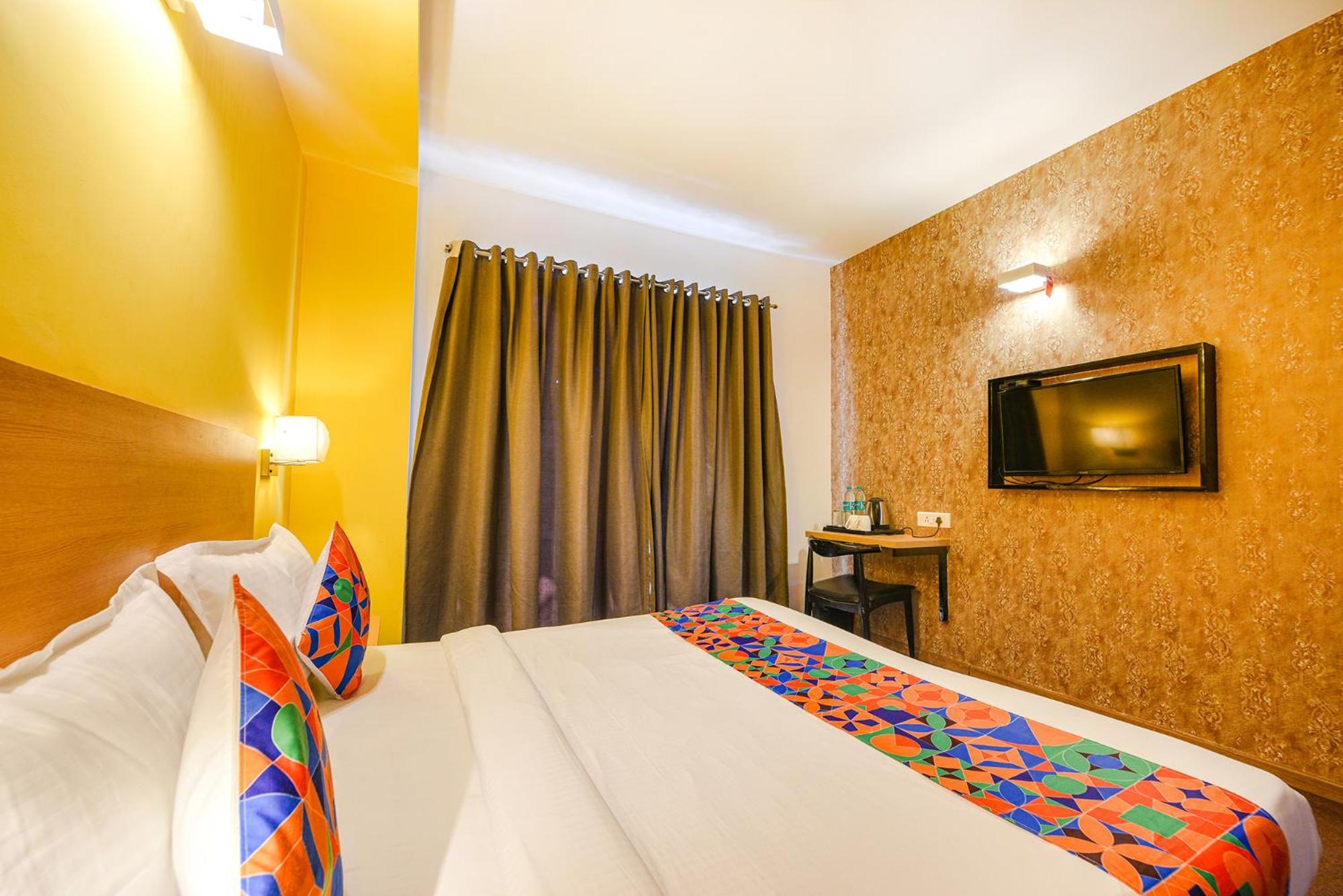 Fabhotel Old Meple Leaf Гургаон Экстерьер фото