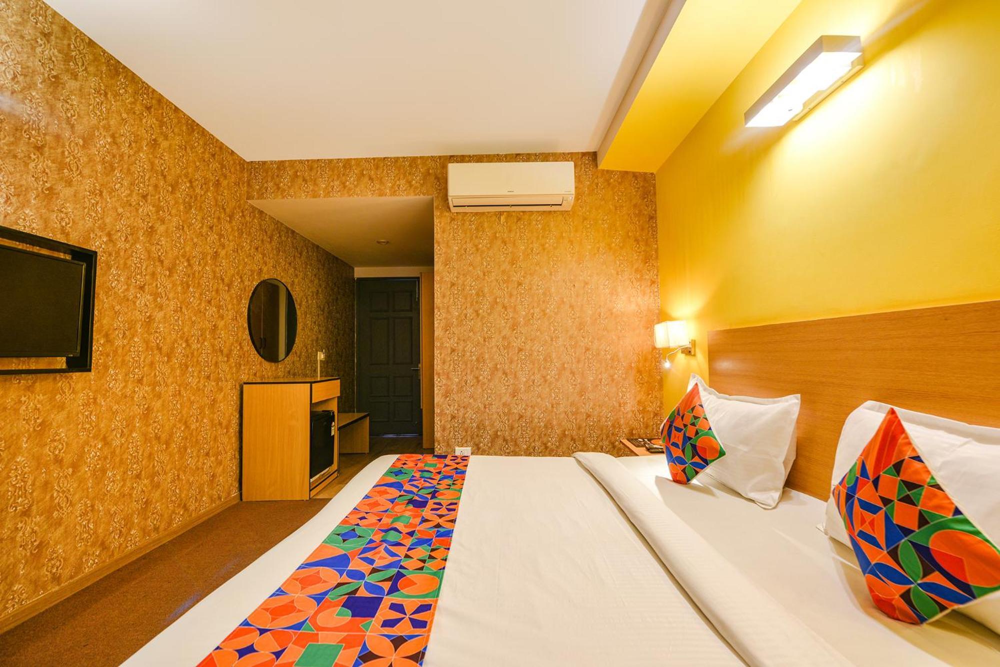 Fabhotel Old Meple Leaf Гургаон Экстерьер фото